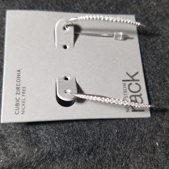 Earrings - Picture 2 of 4